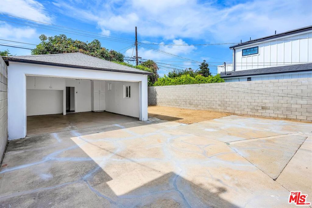 4225 Beethoven Street Property Photo 23