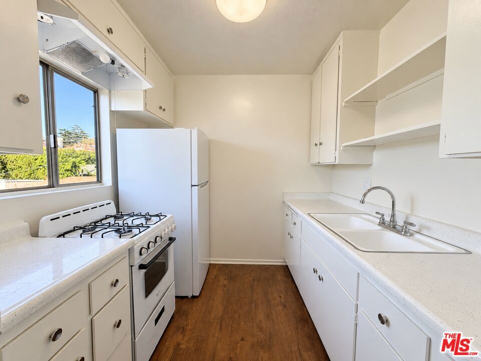 3686 S Centinela Avenue 16 Property Photo 1