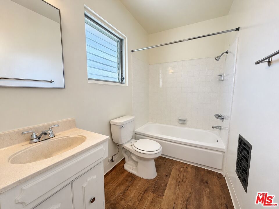 3686 S Centinela Avenue 16 Property Photo 7