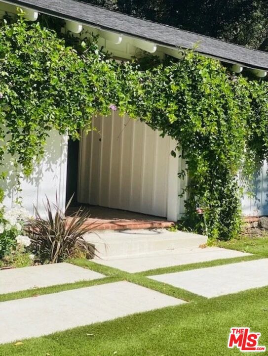3443 Mandeville Canyon Road Property Photo 2