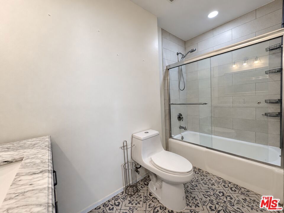 138 W Kelso Street 5 Property Photo 27