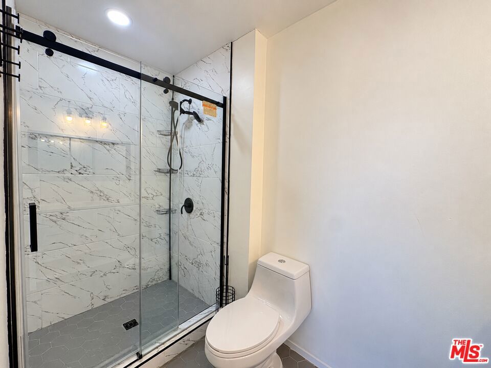 138 W Kelso Street 5 Property Photo 32