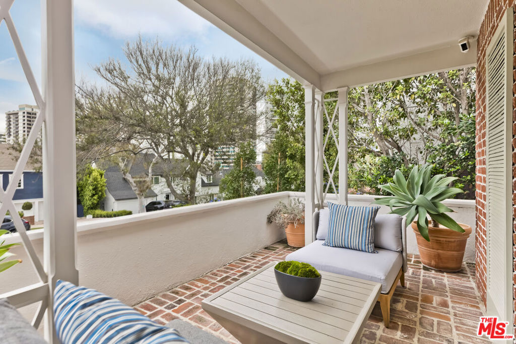 921 Thayer Avenue Property Photo 3