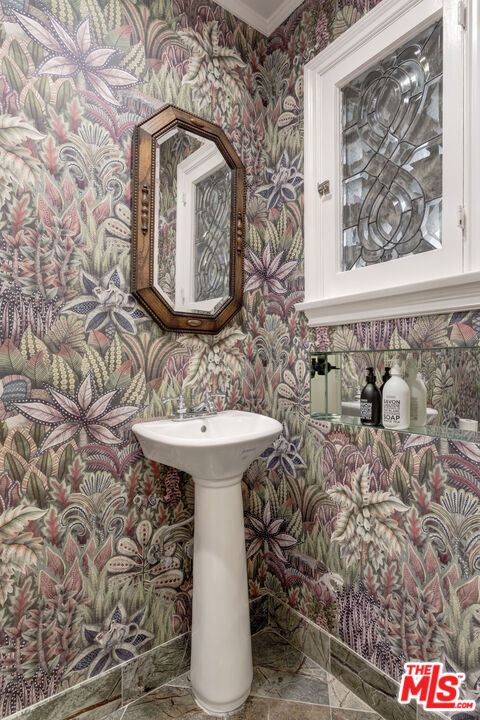 921 Thayer Avenue Property Photo 8
