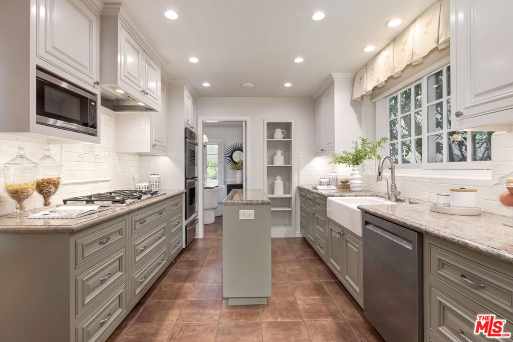 921 Thayer Avenue Property Photo 15