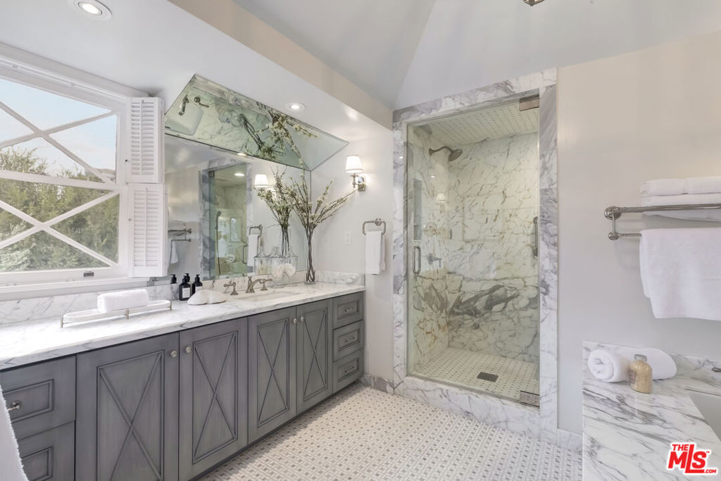 921 Thayer Avenue Property Photo 30