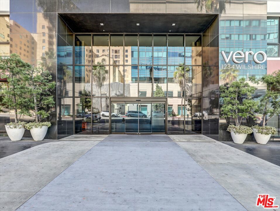 1234 Wilshire Boulevard 118 Property Photo 3