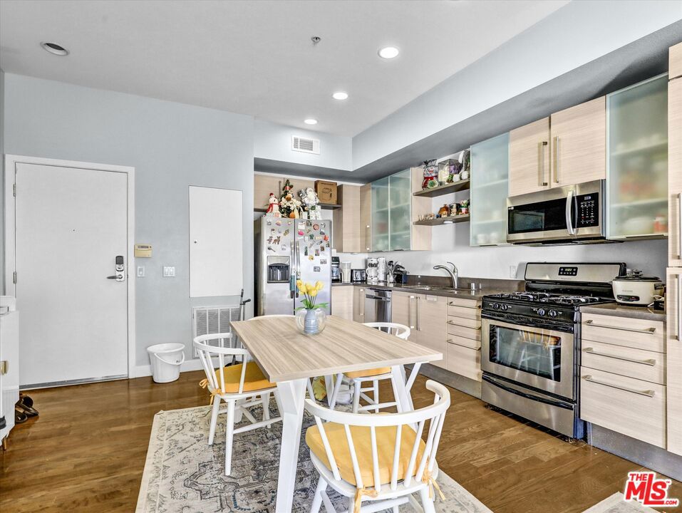 1234 Wilshire Boulevard 118 Property Photo 8