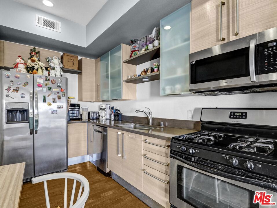 1234 Wilshire Boulevard 118 Property Photo 12