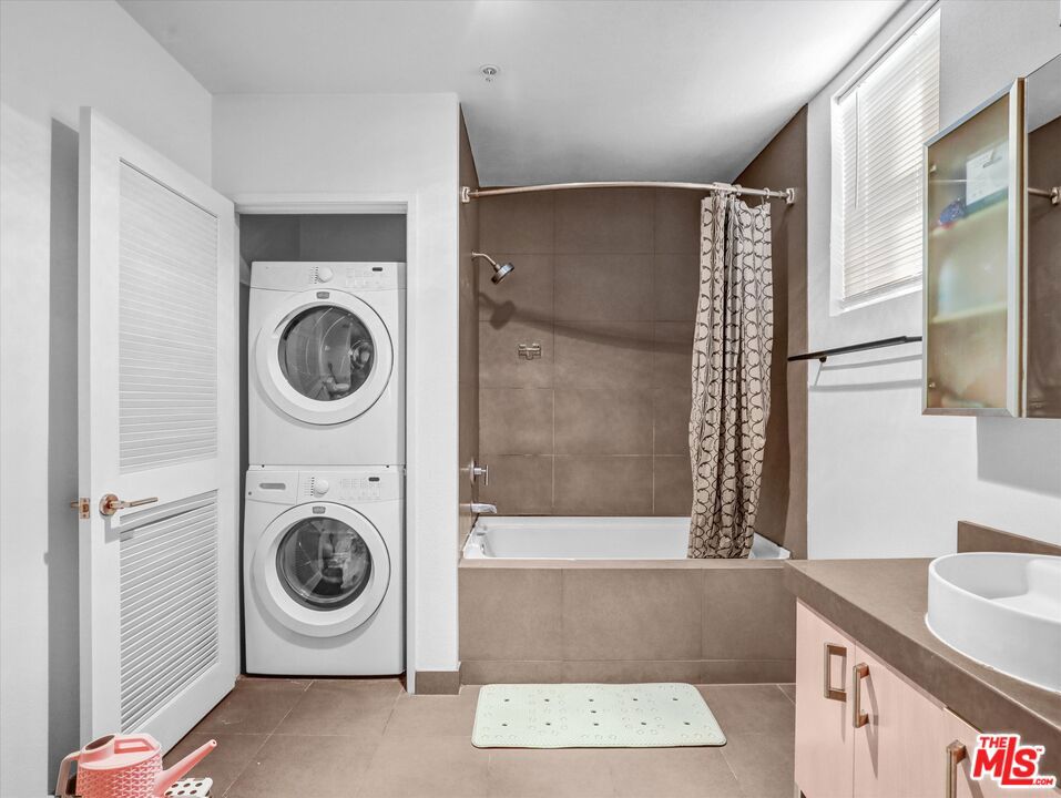 1234 Wilshire Boulevard 118 Property Photo 25