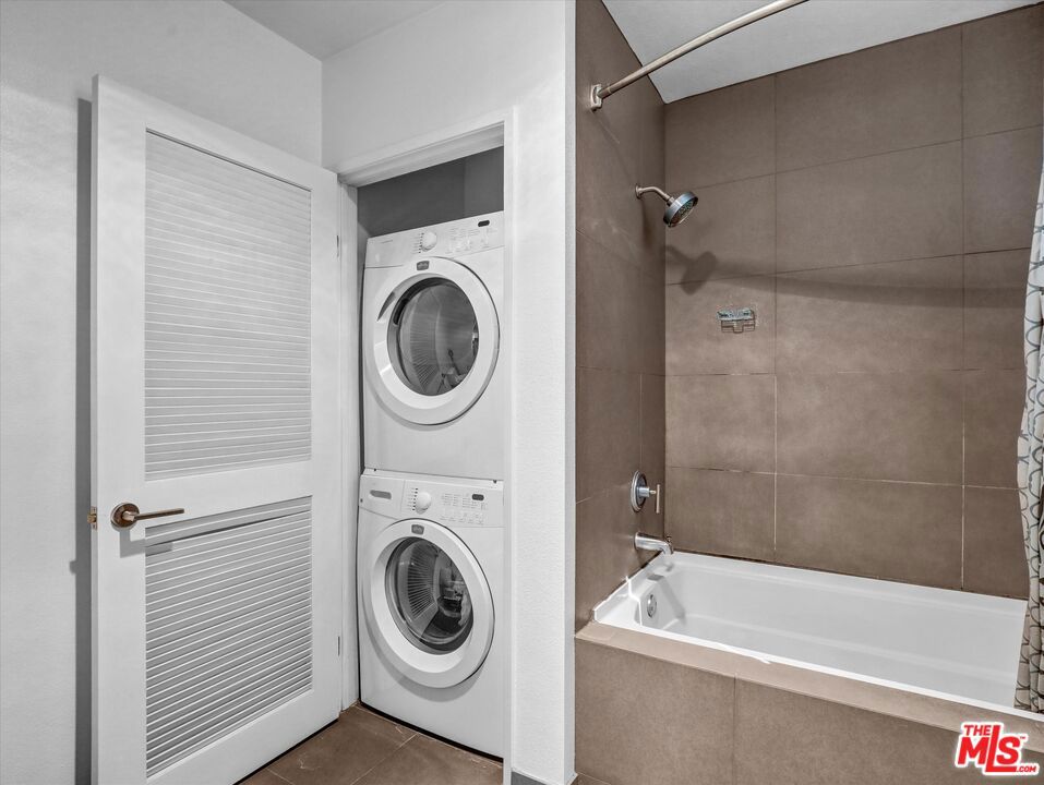 1234 Wilshire Boulevard 118 Property Photo 26