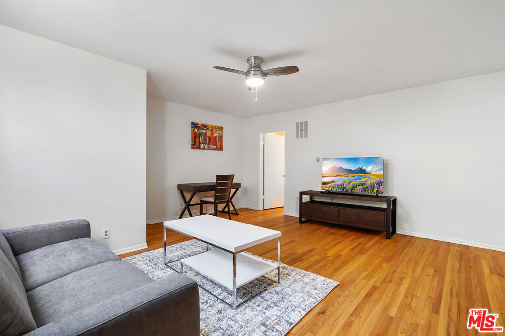 4035 Inglewood Boulevard 3 Property Photo 6