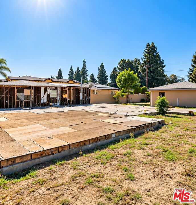 7302 Irwingrove Drive Property Photo 3