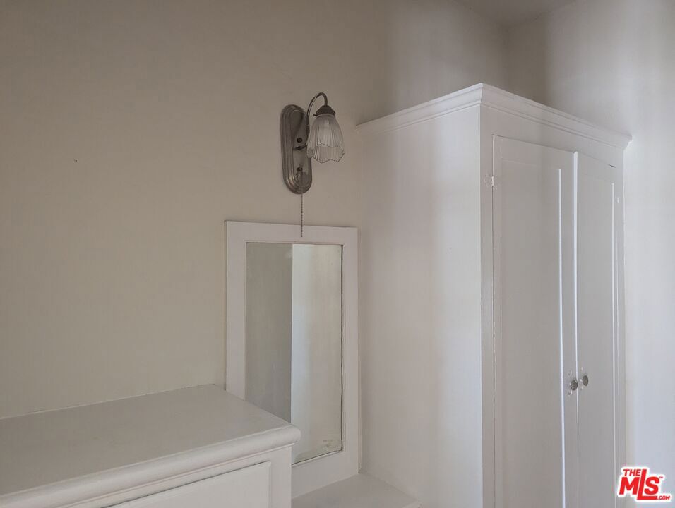603 S Cochran Avenue 400 Property Photo 6