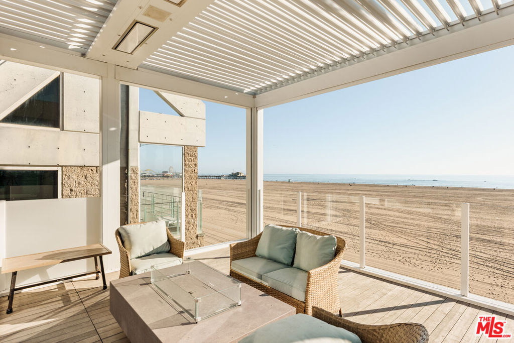 1267 Palisades Beach Road Property Photo 23