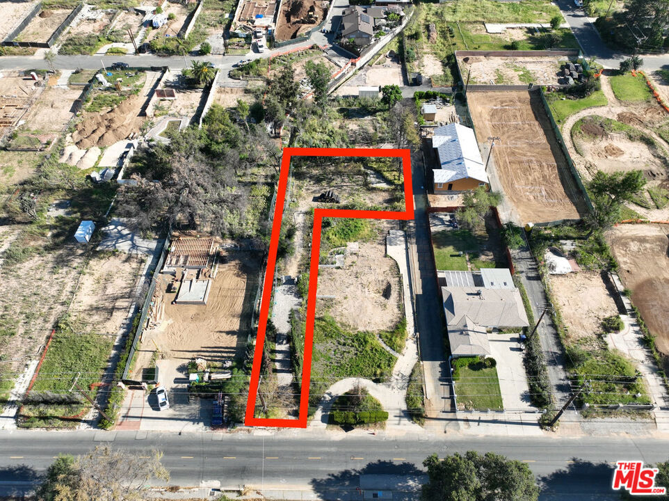 175 E Altadena Drive Property Photo 2
