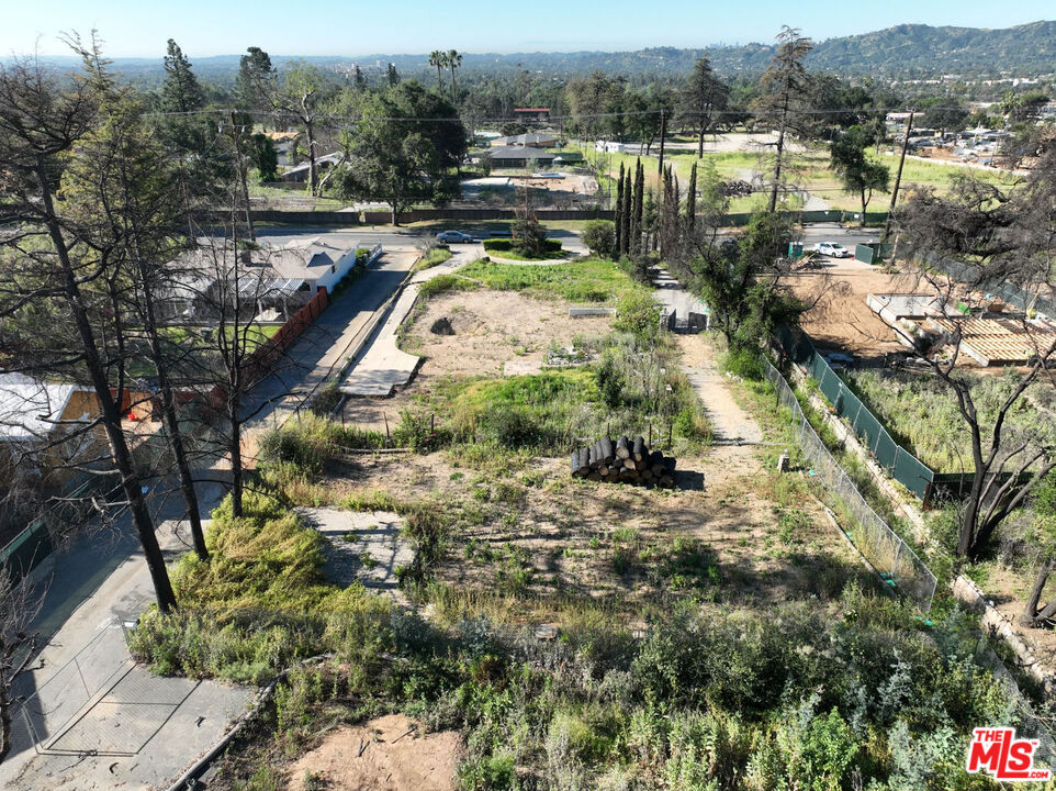 175 E Altadena Drive Property Photo 3