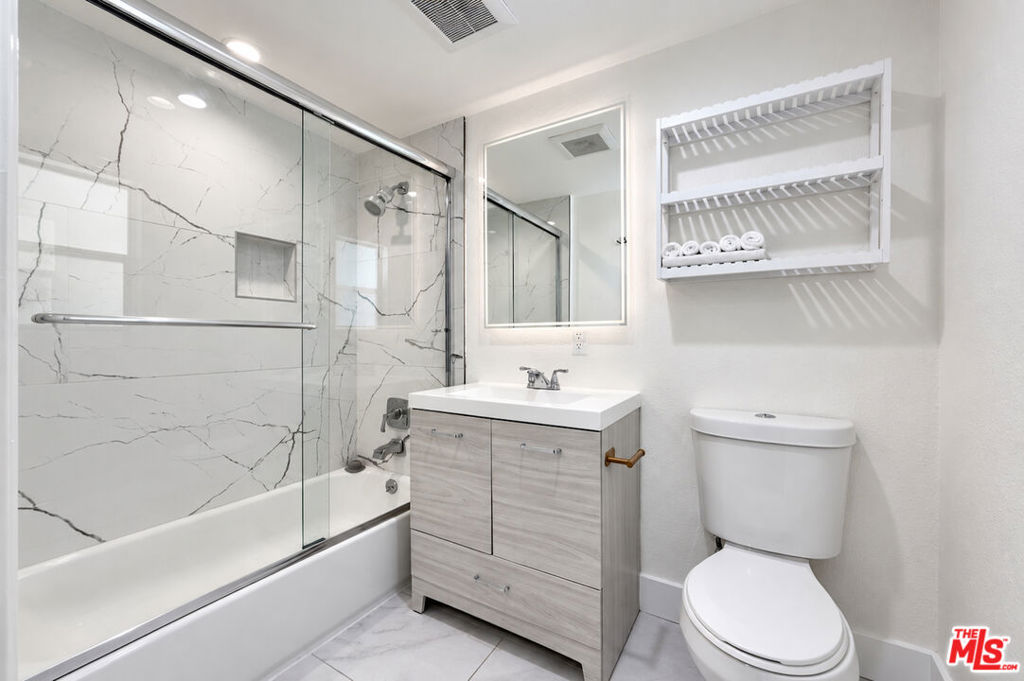 5143 1/2 Newcastle Avenue Property Photo 21