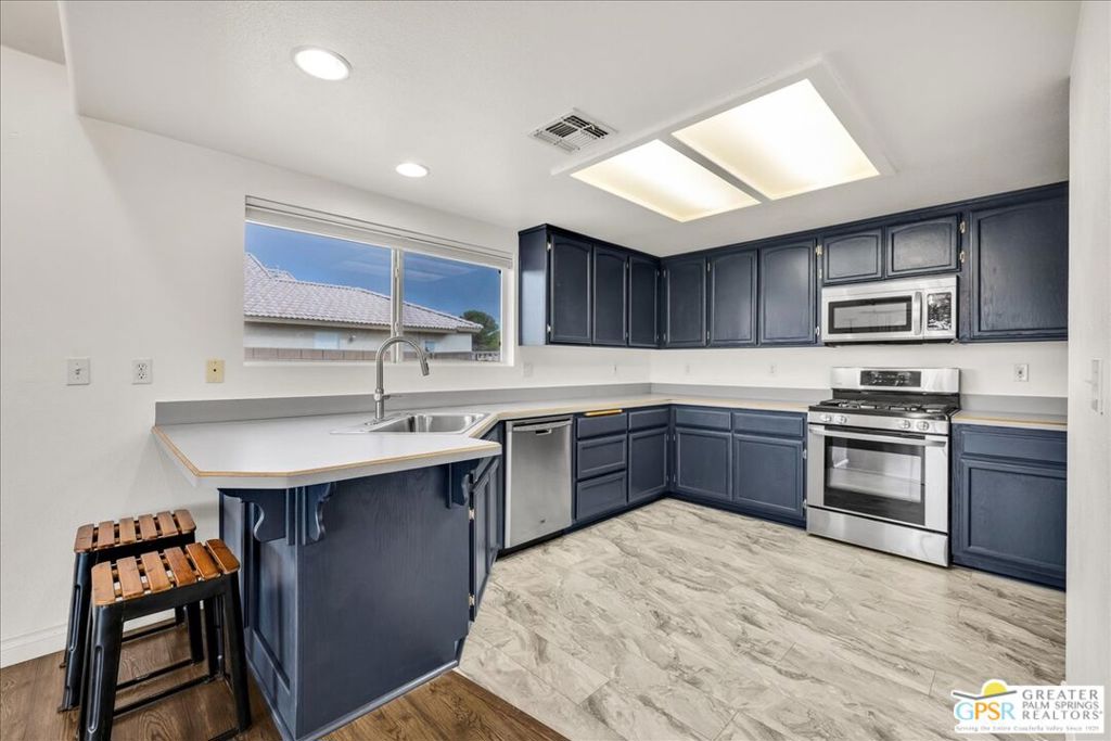 8510 Golden Meadow Drive Property Photo 13