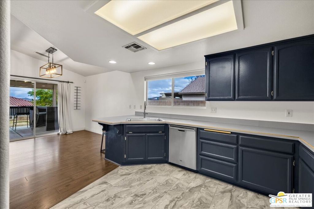 8510 Golden Meadow Drive Property Photo 14