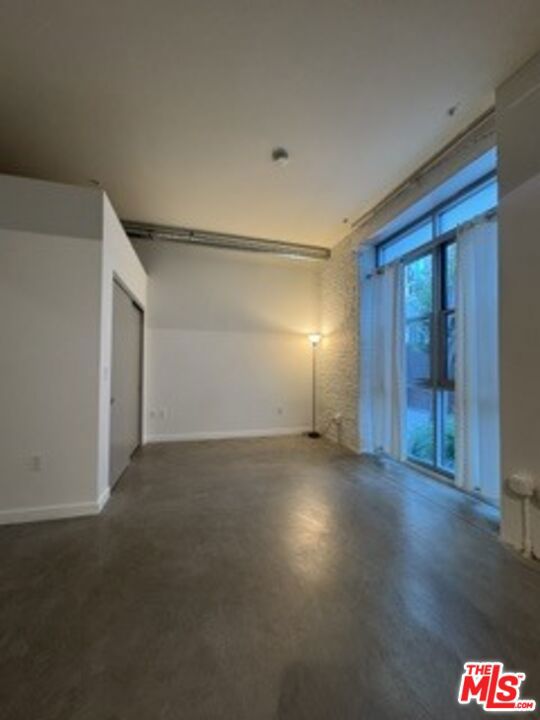 527 Molino Street 122 Property Photo 3