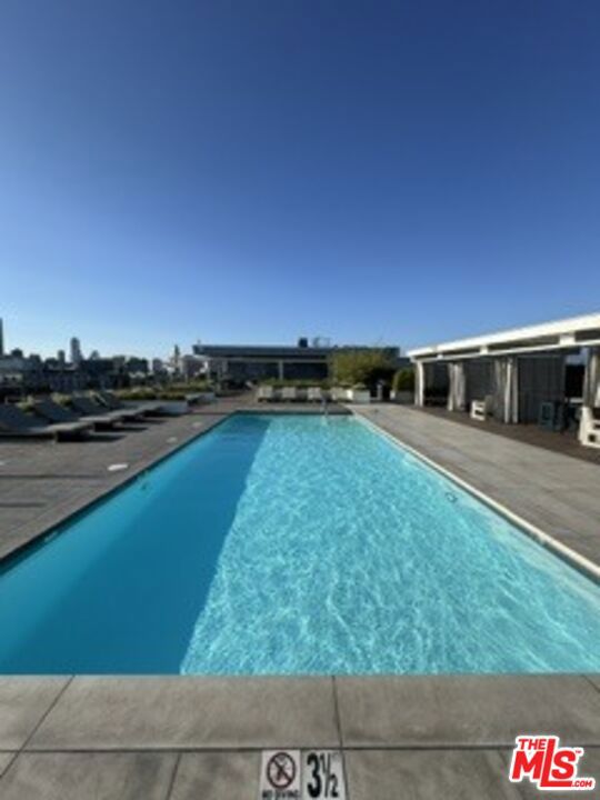 527 Molino Street 122 Property Photo 8
