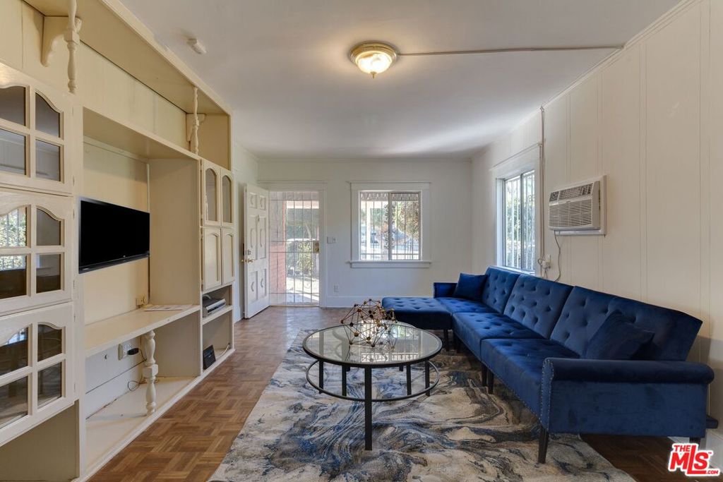 4825 Mascot Street Property Photo 4