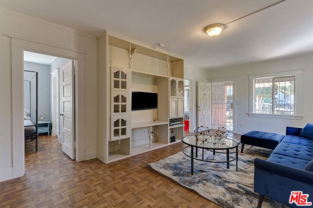 4825 Mascot Street Property Photo 5
