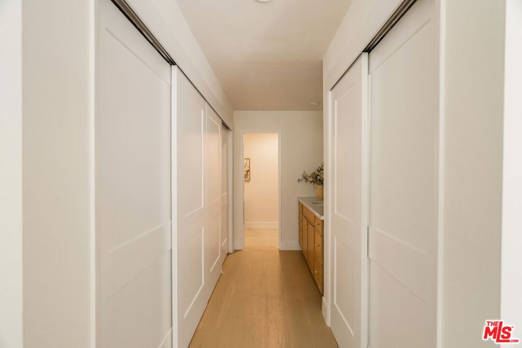 848 N Kings Road 208 Property Photo 20