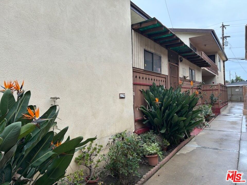 10702 Crenshaw Boulevard 5 Property Photo 2