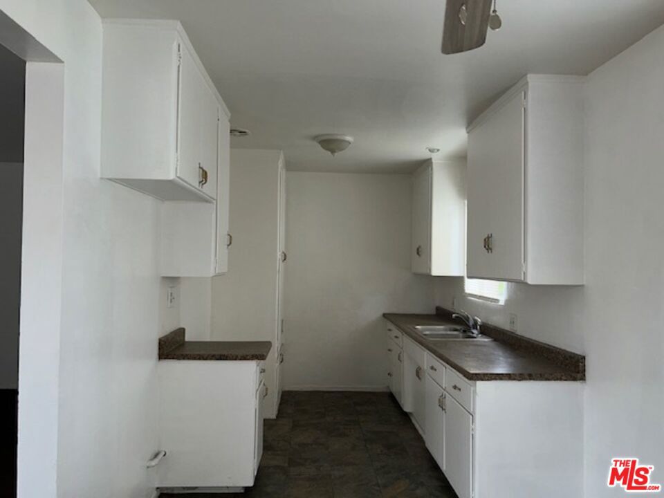 10702 Crenshaw Boulevard 5 Property Photo 11
