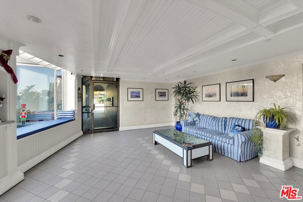 615 Esplanade 512 Property Photo 2