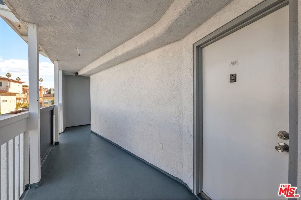 615 Esplanade 512 Property Photo 3