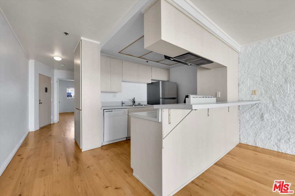 615 Esplanade 512 Property Photo 4