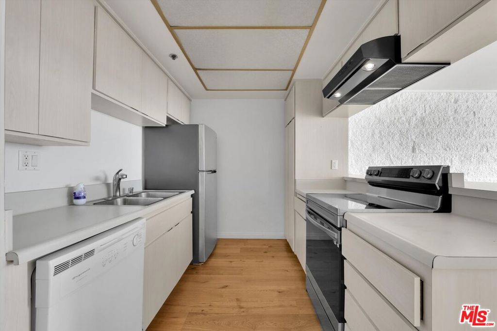 615 Esplanade 512 Property Photo 5