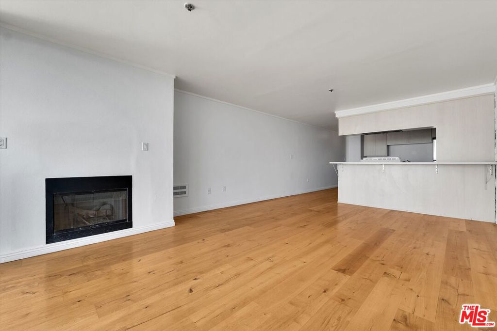 615 Esplanade 512 Property Photo 7