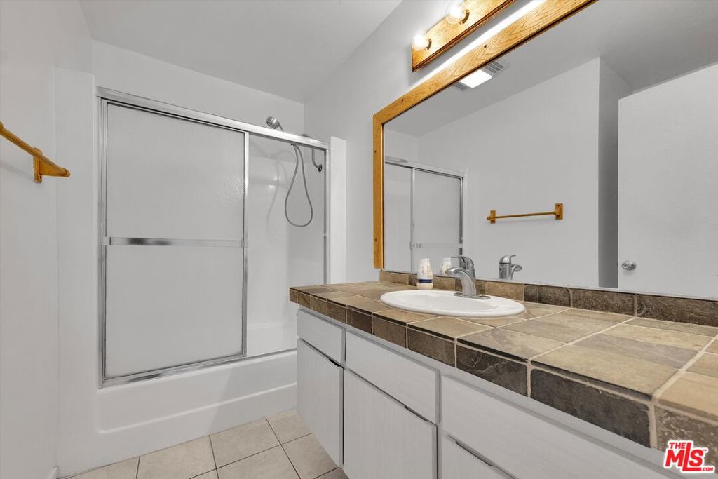 615 Esplanade 512 Property Photo 18