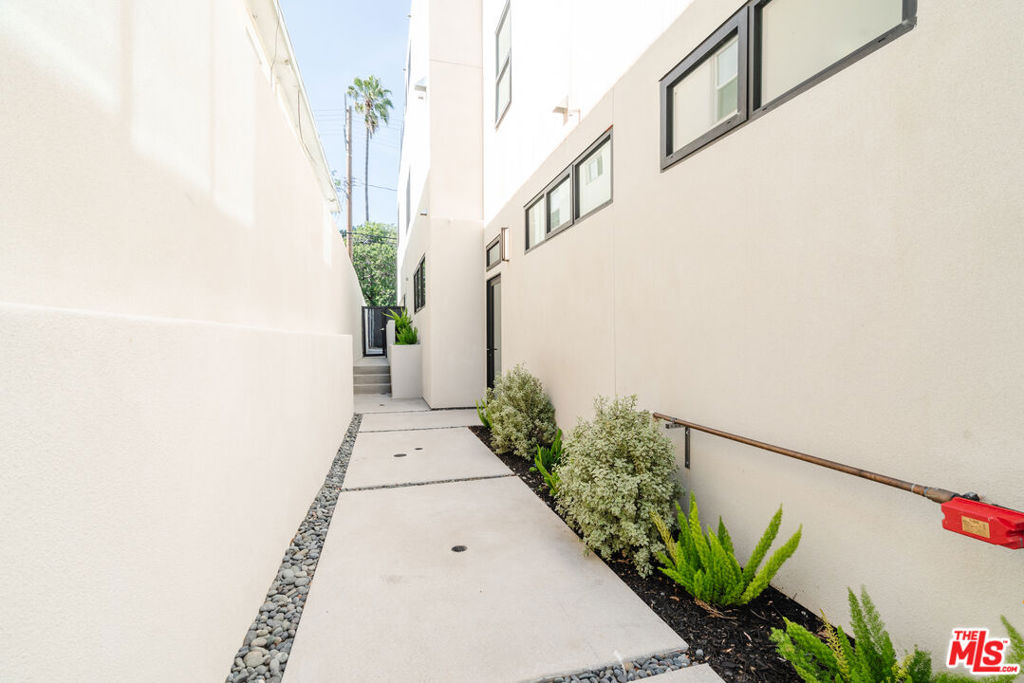 609 Broadway Street Property Photo 6