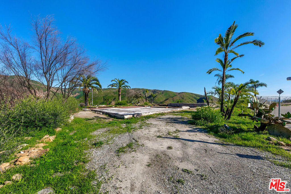 2700 Hume Road Property Photo 2
