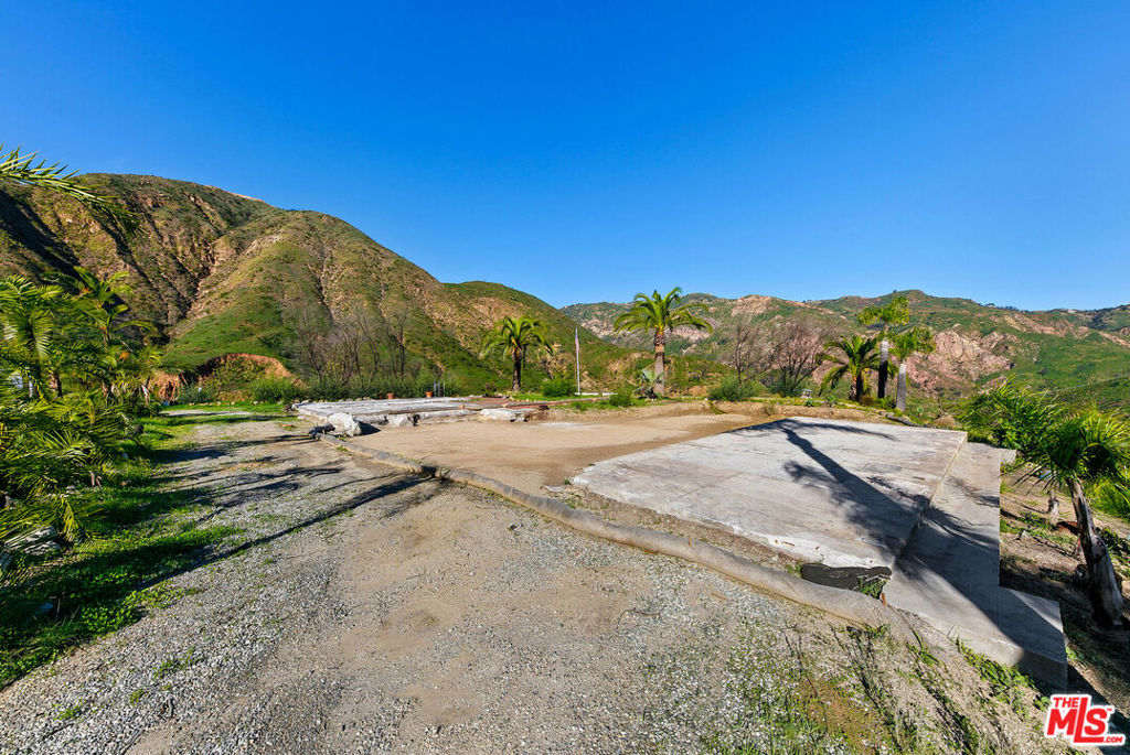 2700 Hume Road Property Photo 4