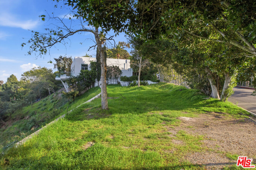 1016 Stradella Road Property Photo 4