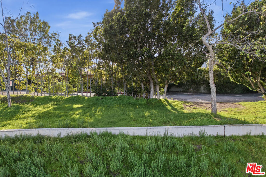 1016 Stradella Road Property Photo 7