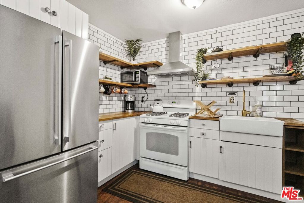 1414 W 54th Street Property Photo 3