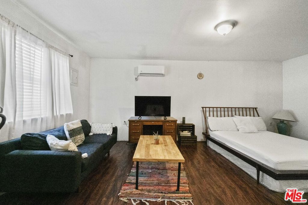1414 W 54th Street Property Photo 6