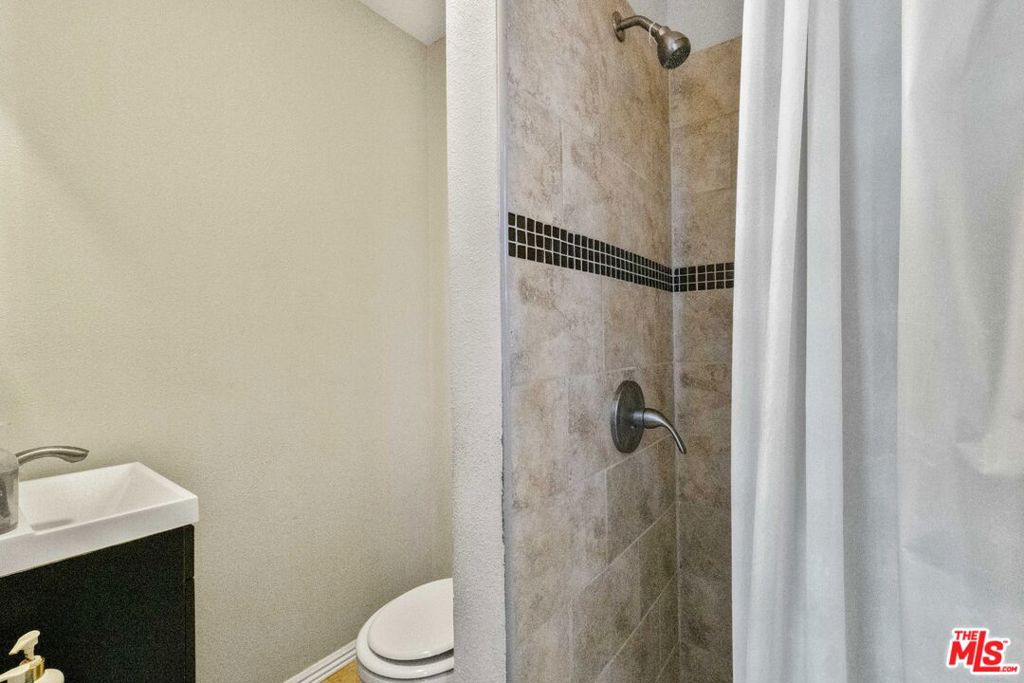 1414 W 54th Street Property Photo 25