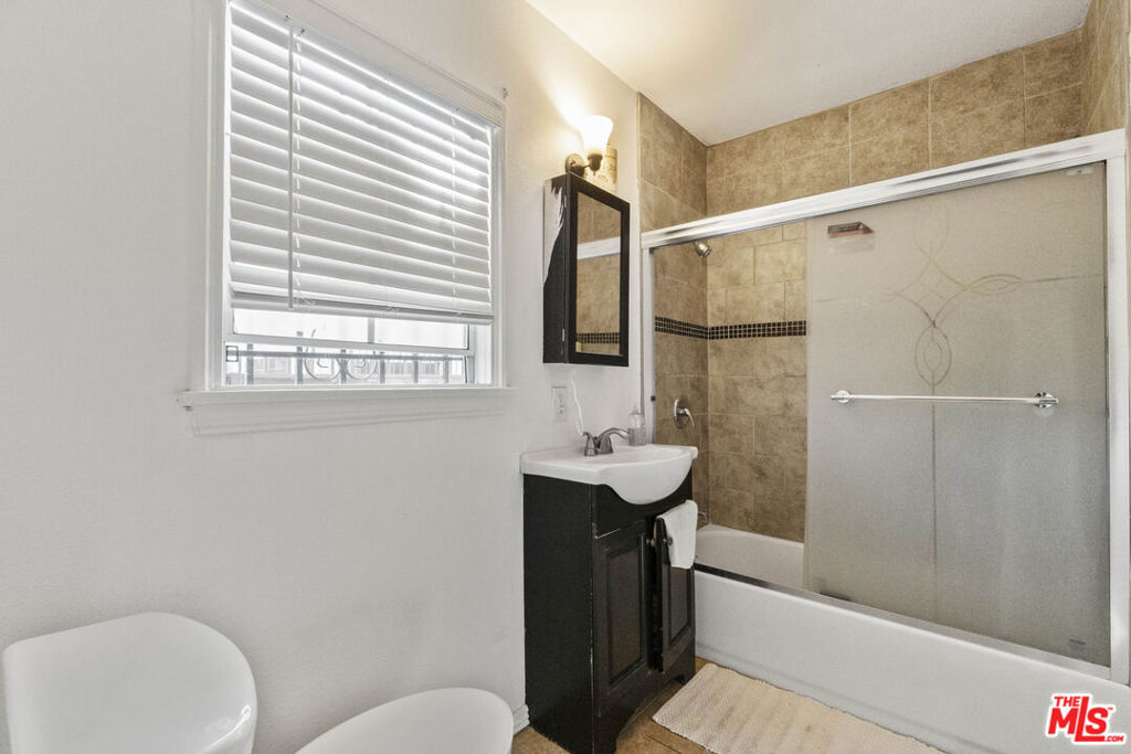 1414 W 54th Street Property Photo 27