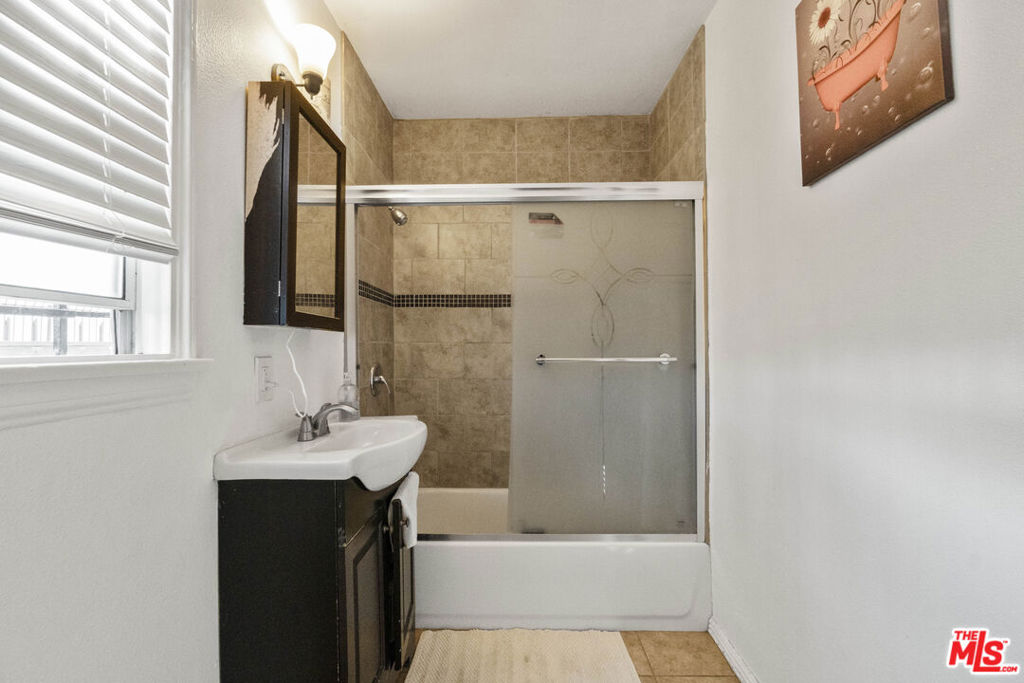 1414 W 54th Street Property Photo 28