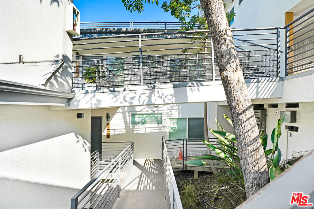 3305 Primera Avenue Property Photo 4