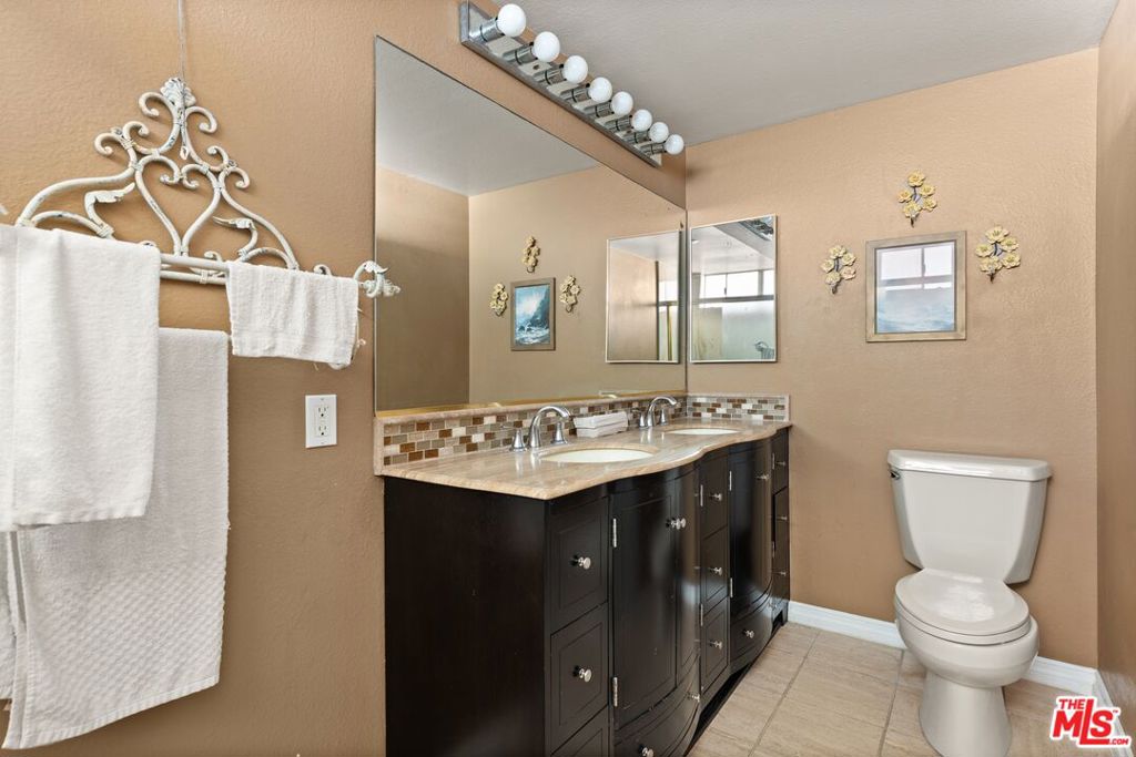 11942 Whitewater Lane Property Photo 5