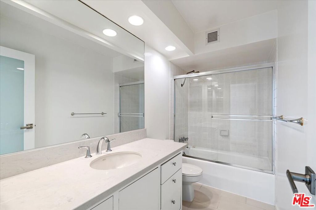 201 Ocean 1101b Property Photo 4